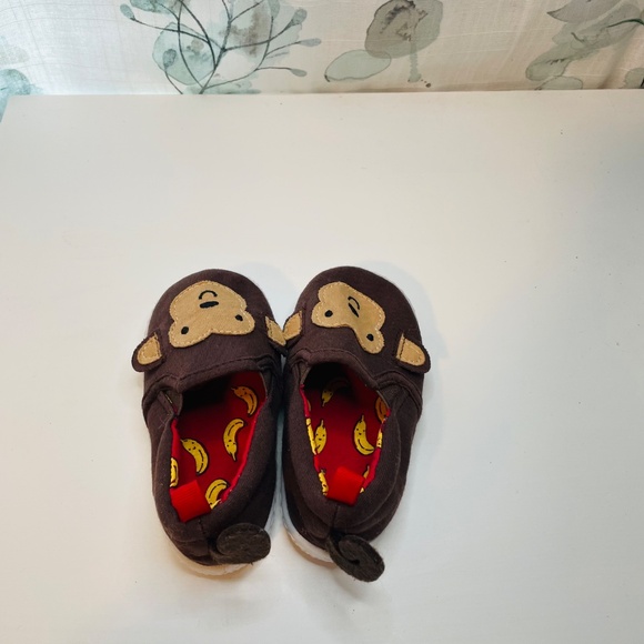 U.S. 5 crib shoes/first walkers. - Picture 3 of 3